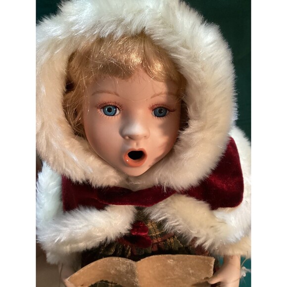 The Collector’s Choice By Dan Dee 18” Porcelain Doll Blonde Caroler In Box - Picture 6 of 16